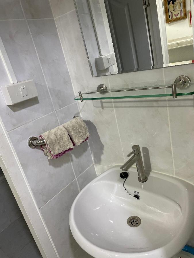 Apartment A4 Dindaeng Bangkok Dış mekan fotoğraf